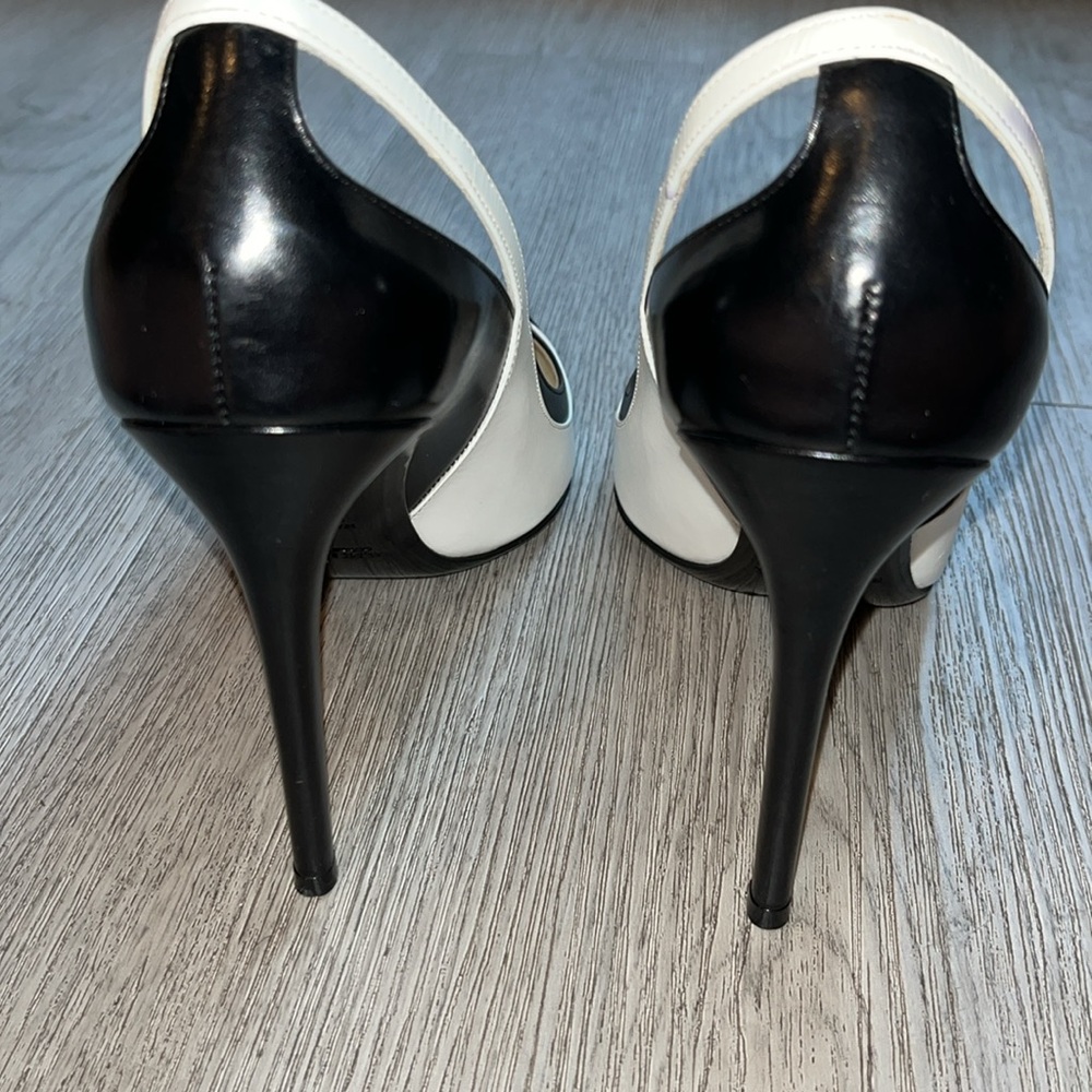 Ralph Lauren Collection White/Black Leather Pointed Toe Pumps - Picture 14 of 14